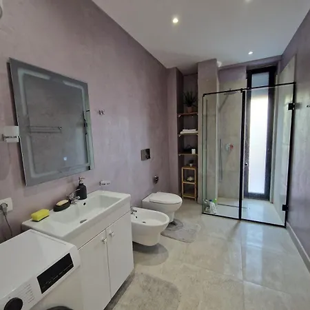 999 Apartment *