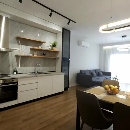 999 Apartment *